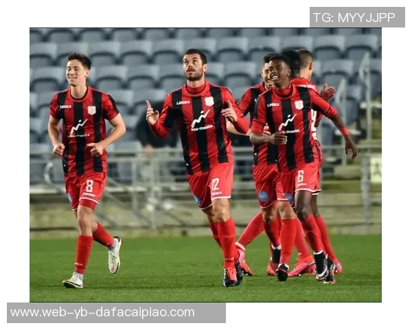 普尔上半场表现平平三分命中率低迷但罚球全中助球队保持竞争力