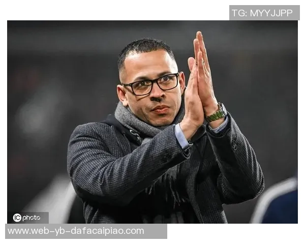 天空体育报道加里奥尼尔与斯特拉斯堡达成执教口头协议将替代罗塞尼尔